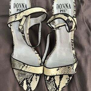 Donna Piu Italian Snake skin Heels Size 9.5
